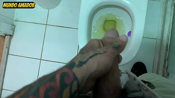Preview 3 of Xxx Atp Sex Com - Conheci uma mulher especial,  embaixo do vestido ela escondia um pau!