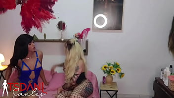 Preview 3 of Boes Sxs Www Xxx - Venham ver,  Daniela Santos em um ensaio fotografico antes de fazer uma Cena com a modelo Thuanny Santos.