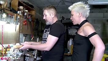 Preview 1 of Speaking Hindi Dubbed - Il la baise comme une chienne dans le garage