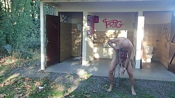 Preview 3 of Sanely Xxx Video Banglades - exhib BDSM (tetons et couilles) dans chiottes d&#039_une aire de repos