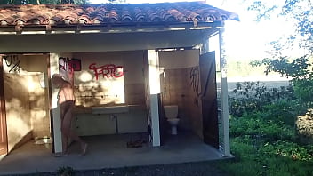 Preview 1 of Sanely Xxx Video Banglades - exhib BDSM (tetons et couilles) dans chiottes d&#039_une aire de repos