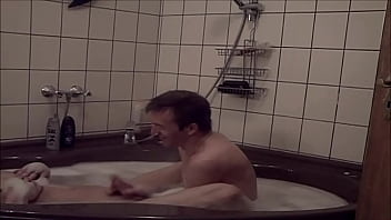 Preview 3 of Bulki Diva - Mike Cumigout im Badezimmer mit Butch
