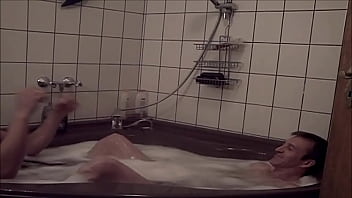 Preview 1 of Bulki Diva - Mike Cumigout im Badezimmer mit Butch