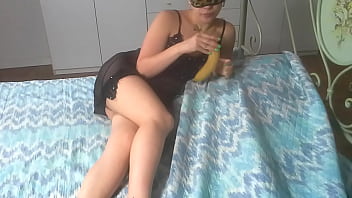 Preview 2 of Xxnxx Mvie - Skinny Jennifer mi scopo la banana con la bocca