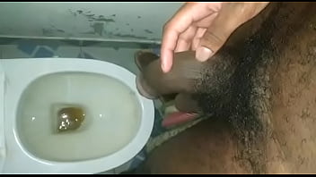Preview 4 of Larin Mom - 1min pee