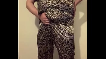 Preview 1 of Inzest Gewalt Tochter - Man in Silky Womens Leopard Print Pajamas Strips Down to His Bra and Panties,  Then Jerks off Inside His Oversized Panties.