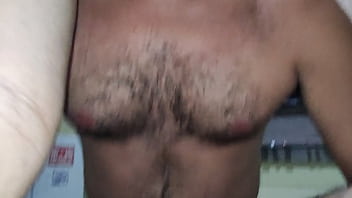 Preview 1 of Bus Rose - Urso parrudo fudendo forte e me deixando de pau duro