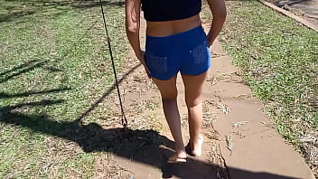 Preview 4 of Mom Whit Baby - en el parque Quien no quiere tener una Vecina asi de cachonda mostrado su tetas y culo en p&uacute_blico  xvideo RED segunda parte  completo