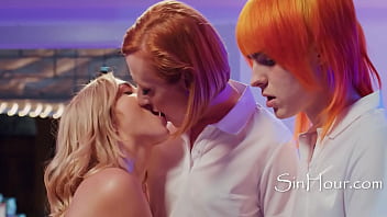 Preview 2 of Dll Tafa Video Xxnx Hd - 2 Trannies Fuck A Super Hot Blonde