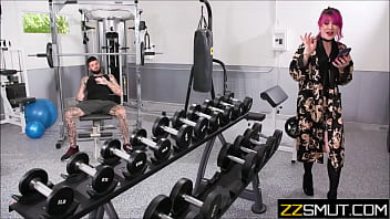 Preview 1 of Peeg Com Mp4 - stuck at gym