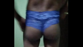 Preview 1 of Teens Ladyboys Gay - Experimentando umas calcinhas