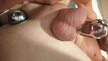 Preview 2 of Www Saleon X Video - Soumis en Cage se met un Plug pour sa Maitresse
