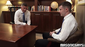 Preview 1 of Full Xxx Full Hd Videos - Older man Matthew Figata slams a tiny gay bottom,  Maxx Monroe who is merely a quarter of the old man&#039_s age,  over his desk and fucks his ass!