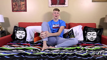 Preview 2 of Amy Rae - Versatile Twink Taylor Pierce Loves Big Cocks And Handjobs