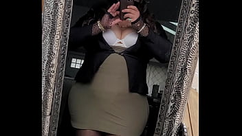 Preview 1 of Mom And Mac Man Xxx Video - A hot shemale  with a big ass