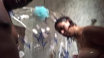Preview 4 of Mam N San Sex Lib - Gozando dentro do banho