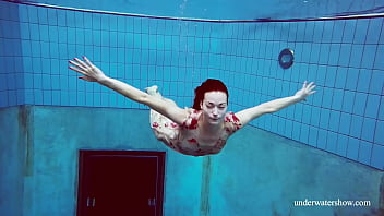 Preview 2 of Sex Hindu Sex - Sexy Italian chick Martina underwater