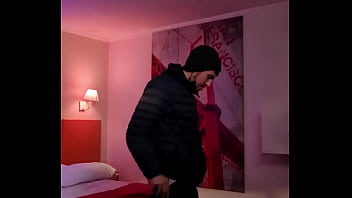 Preview 1 of Ronbed Virgin - Me visita en mi cuarto a darme pico