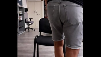 Preview 1 of Kajal Agarwal Raped Hard - Se d&eacute_shabiller au bureau pour montrer le plug enfonc&eacute_ dans son petit trou