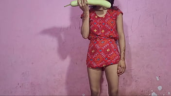 Preview 1 of Caq Xxx - भाभी को बोला की लौकी की सब्जी बना दीजिये तो भाभी बोली की मै पहले चूत मे डालूँगी तो देवर बोला मेरा लंड क्या कम है क्या