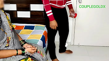 Preview 2 of Wife With Another Boy Xxx Friend - पड़ोस की आंटी अपने बहु के लिए मेरे लैंड का पाणी मांगने आई थी दे दिया मैने