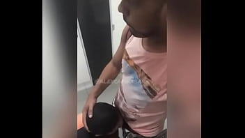 Preview 1 of Pec Gay - Banheirao com Alex