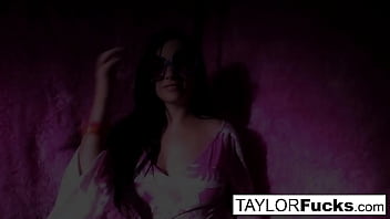 Preview 1 of Thusy Com Hd - Taylor Vixen&#039_s pink room masturbation