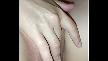 Preview 1 of Fuck Guy Gay - Elle se touche,  puis je la touche jusqu&#039_&agrave_ ce qu&#039_elle jouisse! Une chatte tr&egrave_s mouill&eacute_e avec un doigt dans le cul