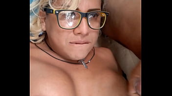 Preview 4 of Sunny Leone Hot Wet Striptease - Moreno parrudinho fez 69 gostoso e terminou gozando no meu rostinho