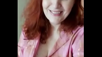Preview 1 of Step Mother Sexxxxxxxx - Рыжая в рубашки показывает свои груди