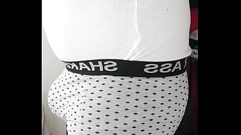 Preview 1 of Busty Fat Teen - Espiando a un amigo mientras se cambia
