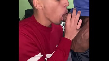 Preview 3 of Pakistani Mms Xvideo - MAMANDO O NEG&Atilde_O FUMANDO