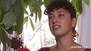 Preview 3 of Bollywood Hiroin Sex Xxxvideo - Ersties: Berlinerin nimmt uns zu sich nach Hause und masturbiert