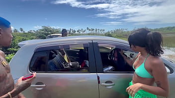 Preview 1 of Mansion Del Porno - O v&iacute_deo perdido de v&aacute_rios jovens fazendo orgia no meio do mato