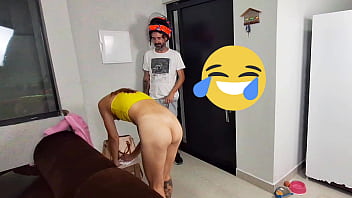 Preview 3 of All Smart - Safada sozinha em casa recebe motoboy s&oacute_ de toalha de banho!