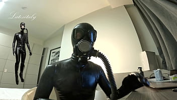 Preview 2 of Bokep Ultah - Gasmask filters playing - Latex lovers content