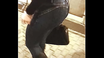 Preview 4 of Black 5 - Caballona abusiva caminando