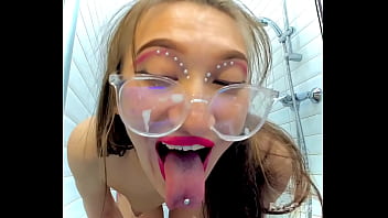 Preview 4 of Mama Baier - Ki-Sim in the shower shows her holes and drools