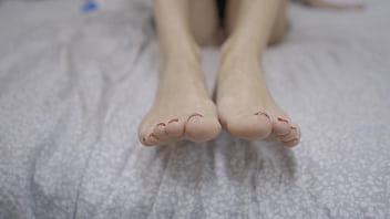 Preview 4 of Indian Bus Groppi G - I put cream on my feet and dream of you cumming on my feet!