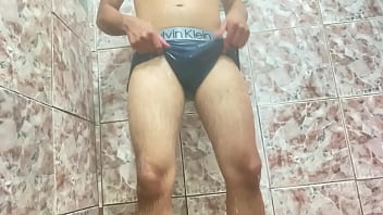 Preview 2 of Latex Toying - Novinho mostra grande galo de baixo da cueca,  delicioso