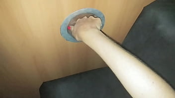 Preview 1 of Fingered Working - Esposa no glory hole e depois dando o cu e chupando na casa de swing Karina e Lucas