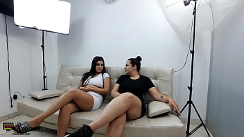 Preview 2 of Blak Boy Man Porn Muve Dawnlod - Invito a mi amiga a un casting de fotografias desnudas me pongo muy cachonda y termino follandole su co&ntilde_o PARTE 1