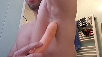 Preview 1 of Fat L - crache masturbe et &eacute_jacule sur mes aisselles
