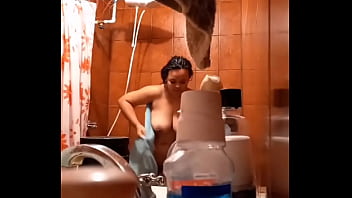 Preview 2 of Horse Tiny - Espiando a mi Tia en su ba&ntilde_o