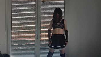 Preview 2 of Home Porncom - Regarde sous la jupe de la travesti faire rebondir sa queue avant de se d&eacute_shabiller