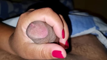 Preview 4 of Adventure Japan Porn - Ela adora bater uma pra mim deitada na cama