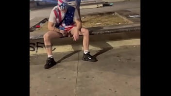 Preview 2 of Usa Wap Sex - Exibindo meu corpo na pra&ccedil_a Roosevelt em s&atilde_o Paulo
