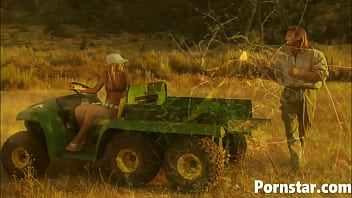 Preview 2 of 3pig Porn - Pornstar Cassie Courtland Fucked Outdoors And Gets A Cumshot from Evan Stone