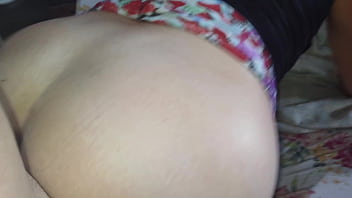 Preview 4 of Sexo Trios - Eu contrato o cinegrafista para me filmar mas o cara fica de cacete duro e olha o que aconteceu...