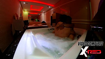 Preview 4 of Xxxsixmom Hd - A Morena acordou com vontade de dar o cu na agua Mr Matusalem - Natzinha Morena